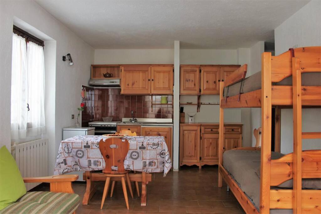 Ferienwohnung Evette : Sole, Sport, Relax E Cibo Genuino Valtournenche Exterior foto